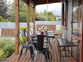 Mokonui Cottage - Te Anau Holiday Home, Te Anau